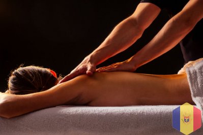 Квалифицированные специалисты по массажу с опытом работы более 7 лет .