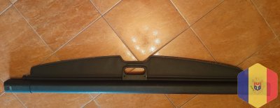 Шторка в багажник автомобиля