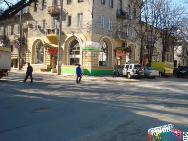Vind sau inchiriez spatiu comercial (Office) in centru m. Chisinau la pret de 150 lei