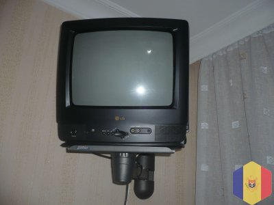 Телевизор LG+суппорт на стену