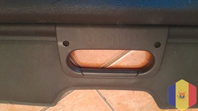 Шторка в багажник автомобиля