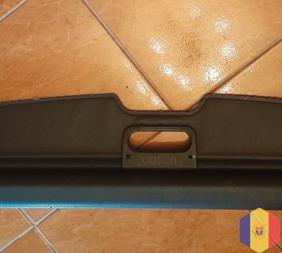 Шторка в багажник автомобиля