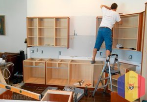 Замена кухонных фасадов и столешниц, петель ,ручек. ремонт переделка мебели